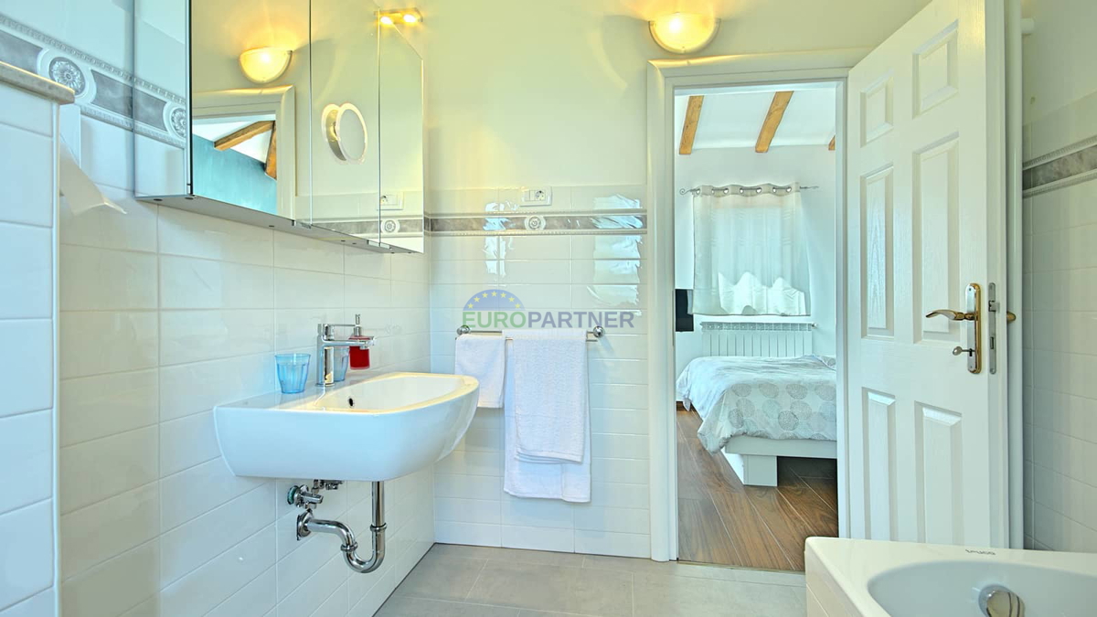 Istra, Novigrad, villa con piscina in ottima posizione