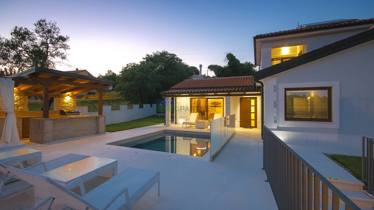 Istra, Novigrad, villa con piscina in ottima posizione