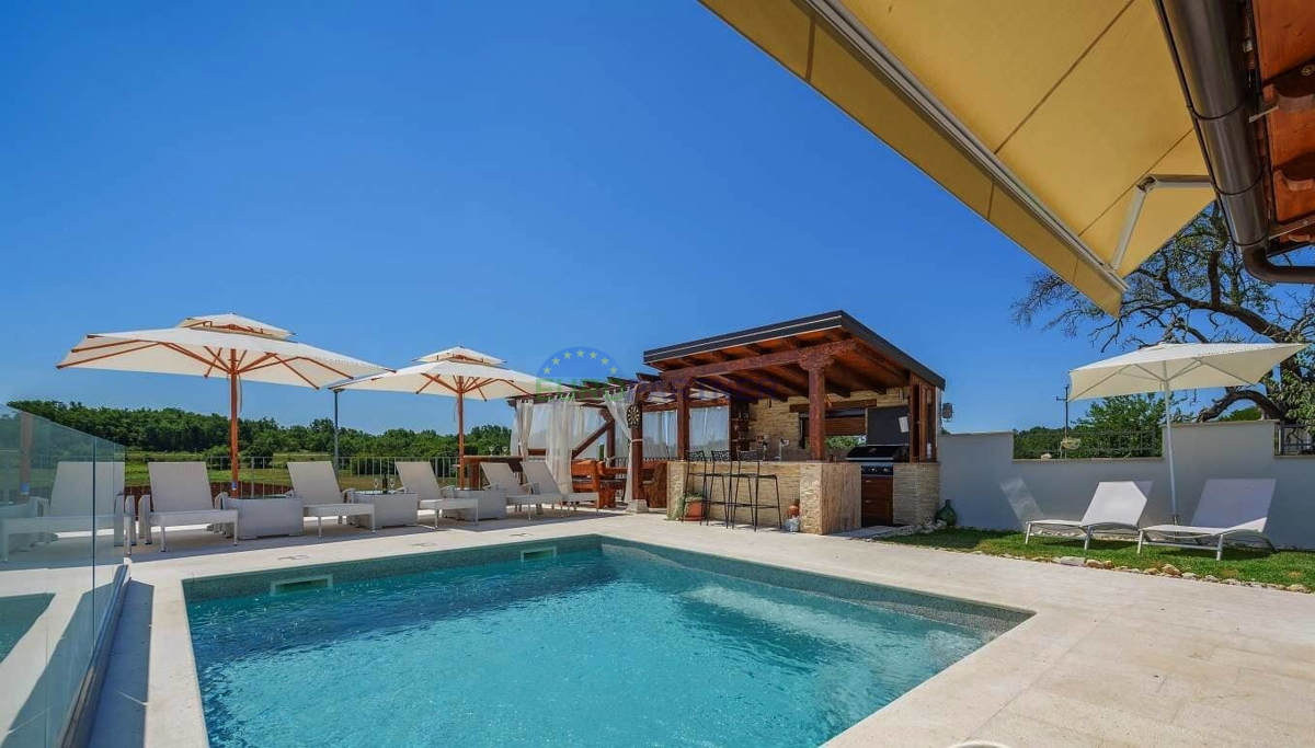 Istra, Novigrad, villa con piscina in ottima posizione