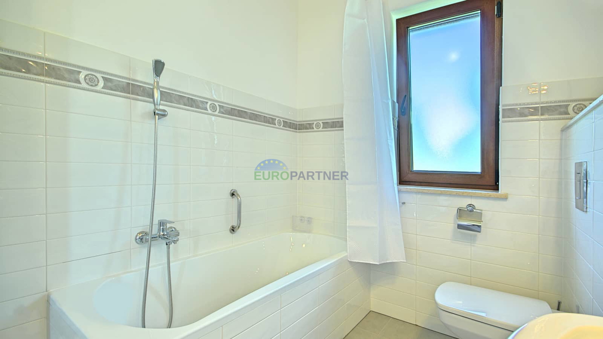 Istra, Novigrad, villa con piscina in ottima posizione