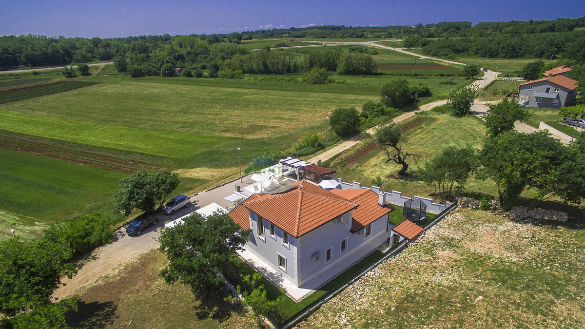 Istra, Novigrad, villa con piscina in ottima posizione