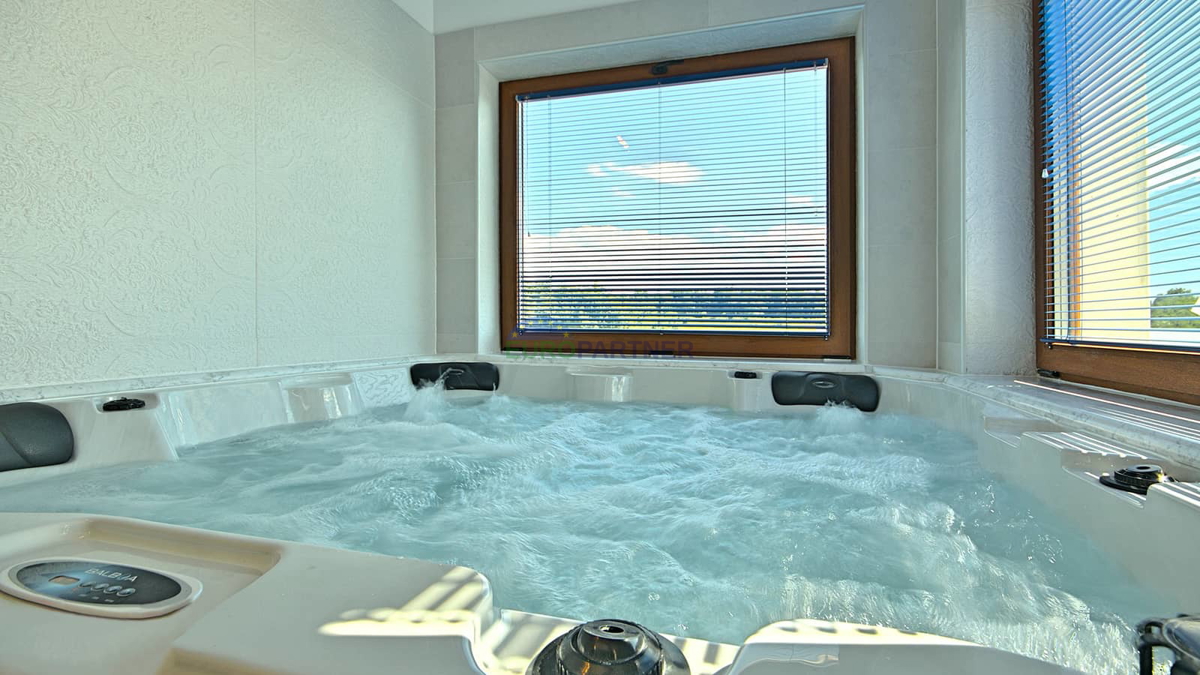 Istra, Novigrad, villa con piscina in ottima posizione