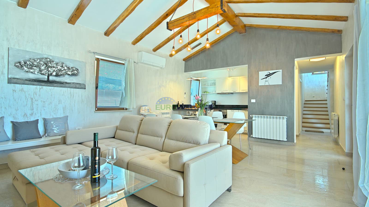 Istra, Novigrad, villa con piscina in ottima posizione