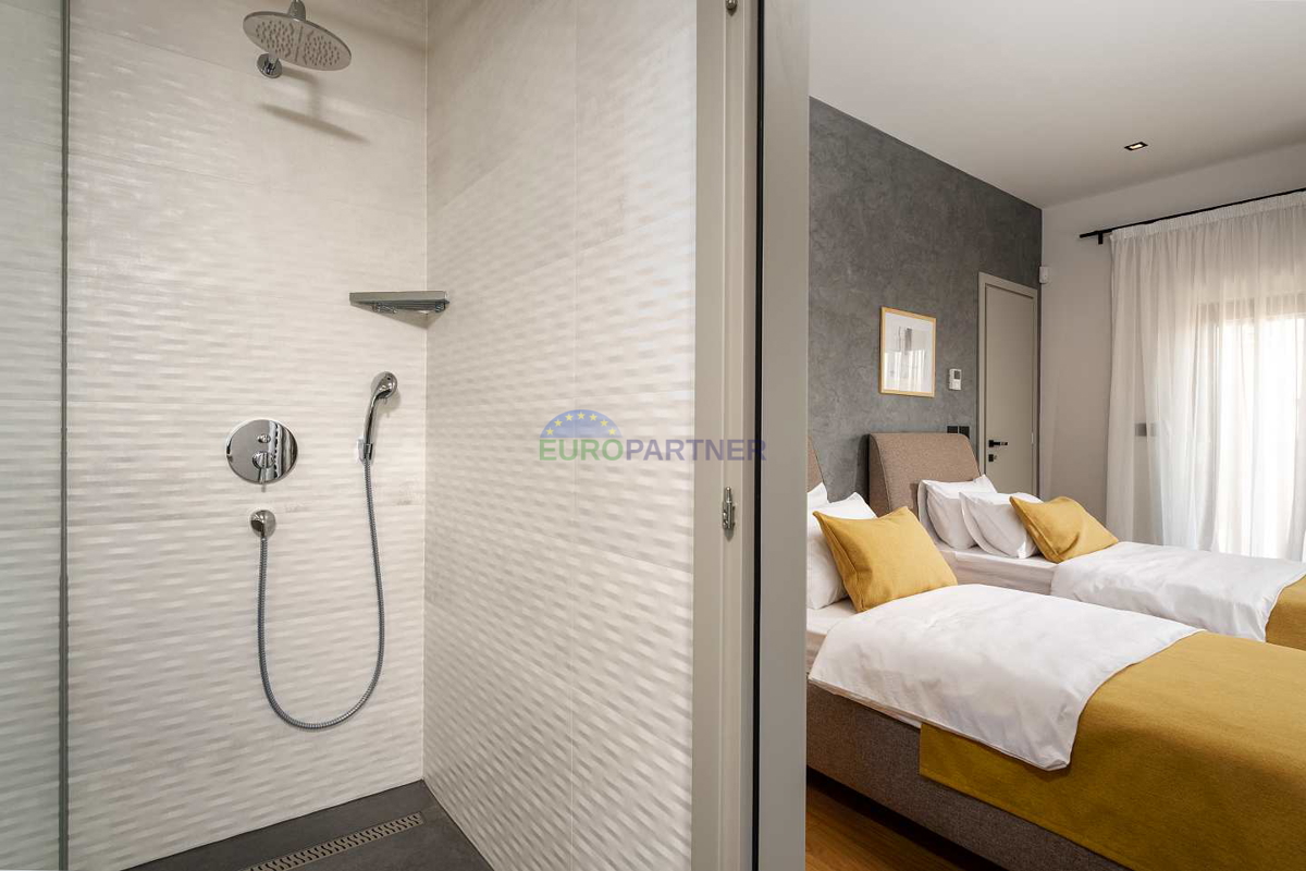 Villa moderna con vista mare, Parenzo, a 900 metri dal mare