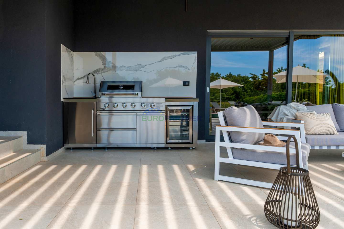 Villa moderna con vista mare, Parenzo, a 900 metri dal mare