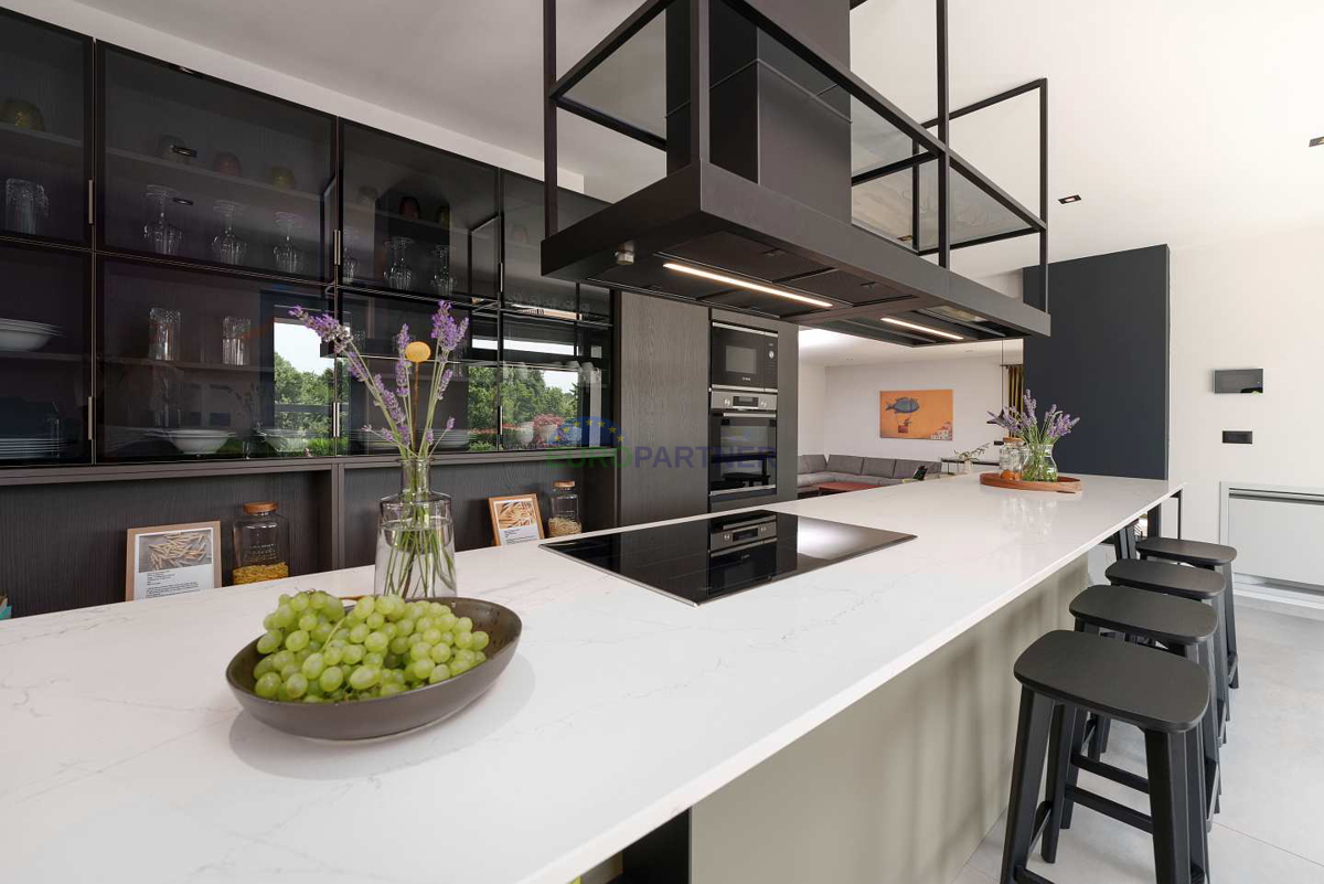 Villa moderna con vista mare, Parenzo, a 900 metri dal mare