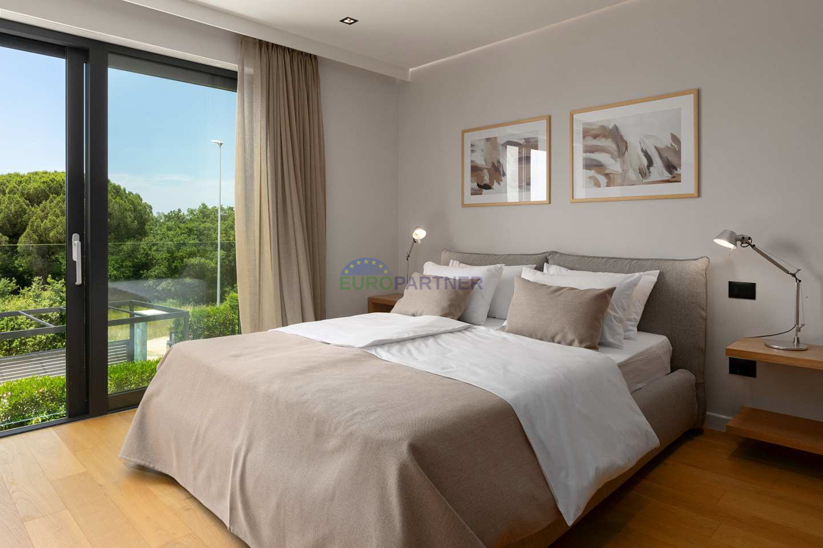 Villa moderna con vista mare, Parenzo, a 900 metri dal mare