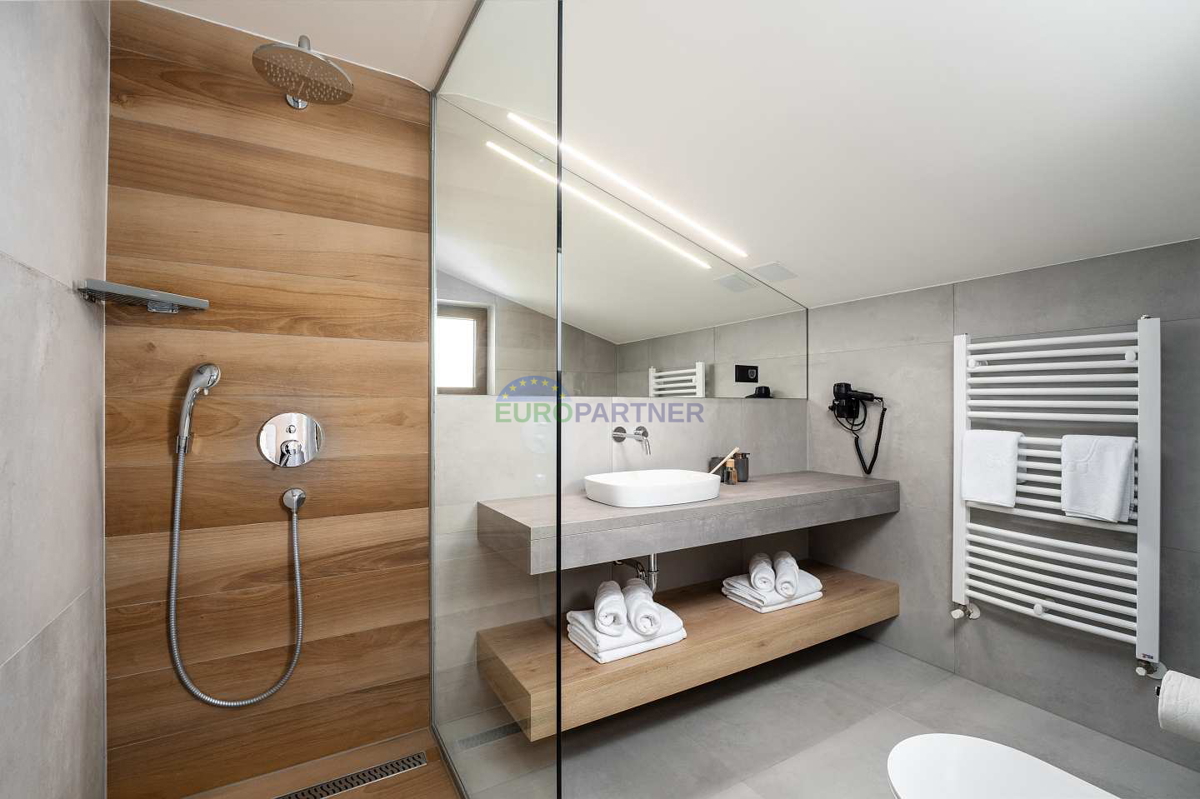 Villa moderna con vista mare, Parenzo, a 900 metri dal mare