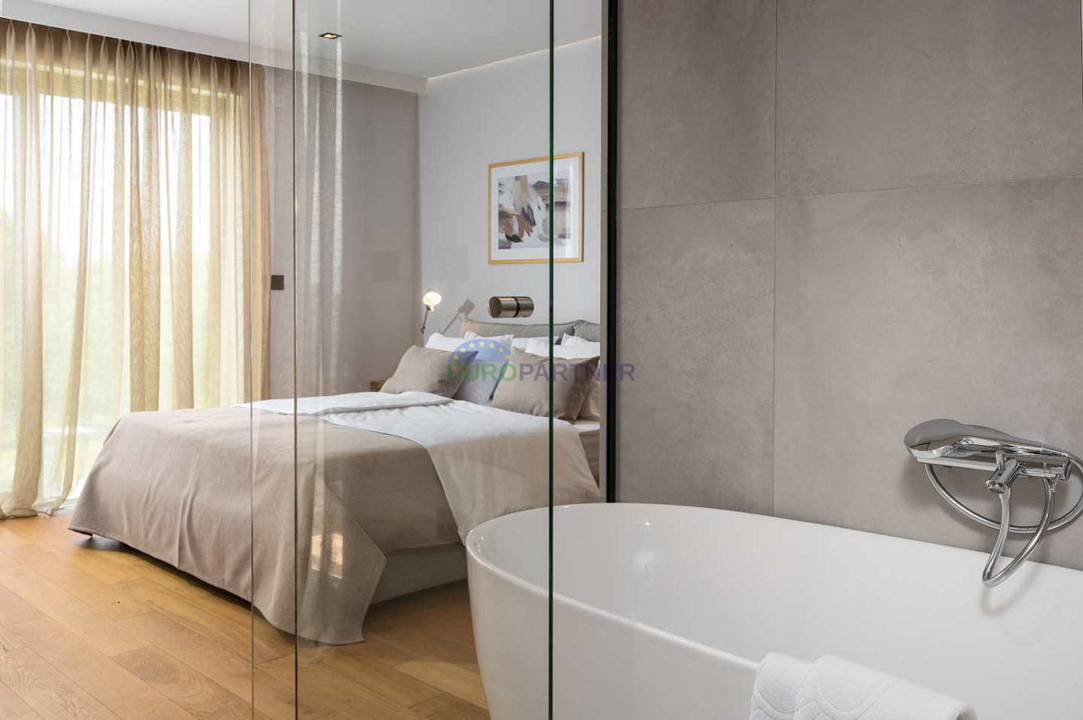 Villa moderna con vista mare, Parenzo, a 900 metri dal mare