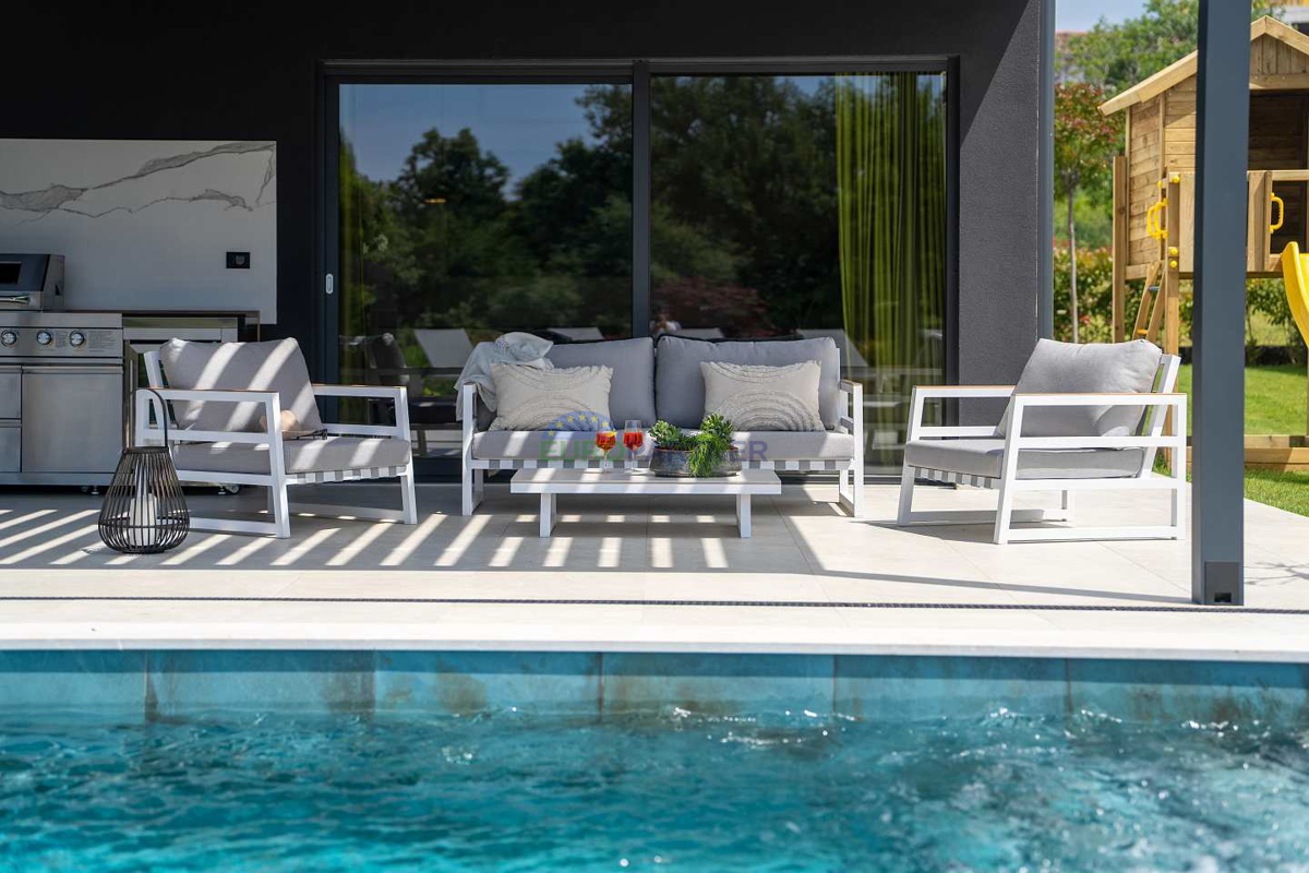 Villa moderna con vista mare, Parenzo, a 900 metri dal mare