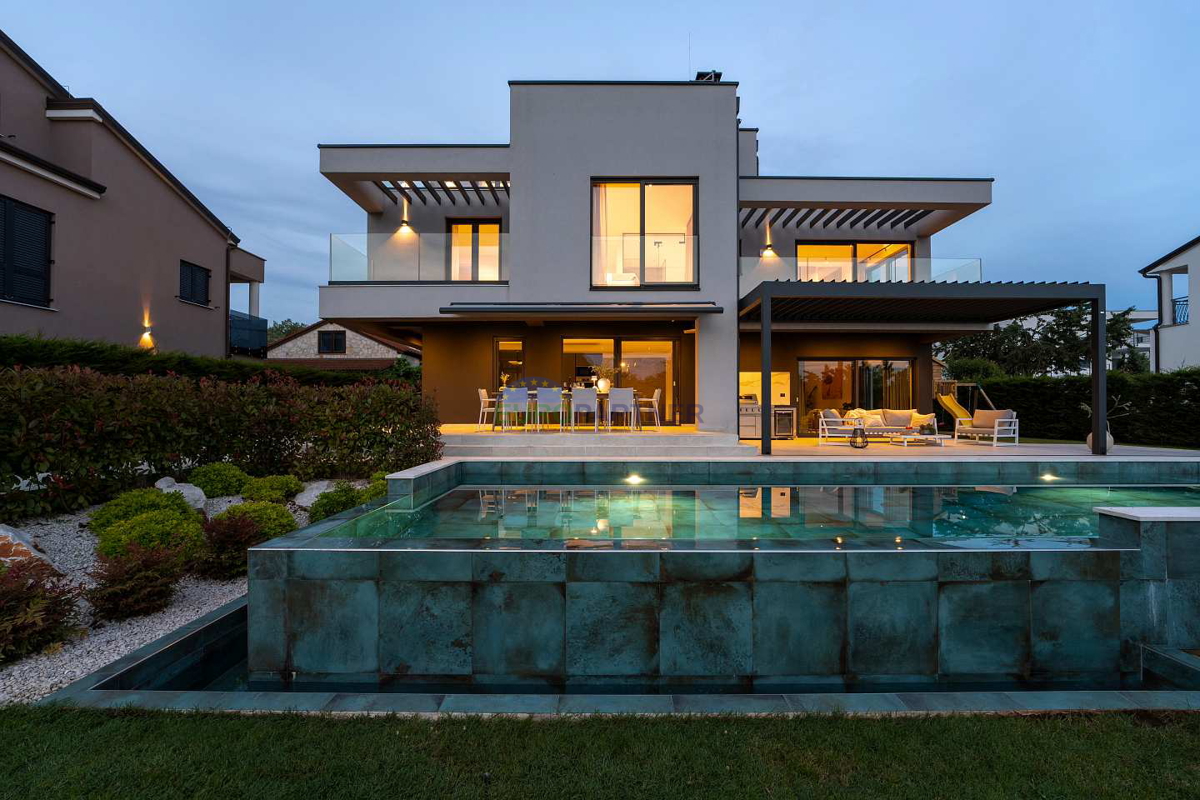 Villa moderna con vista mare, Parenzo, a 900 metri dal mare