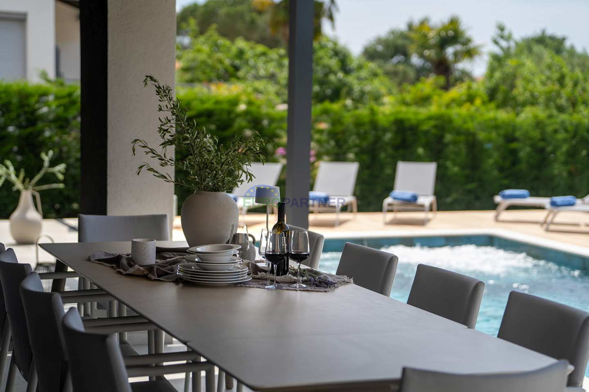 Villa moderna con vista mare, Parenzo, a 900 metri dal mare