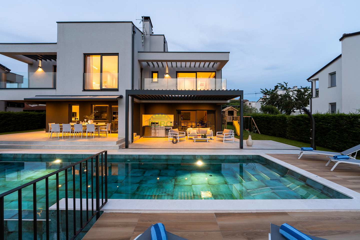 Villa moderna con vista mare, Parenzo, a 900 metri dal mare