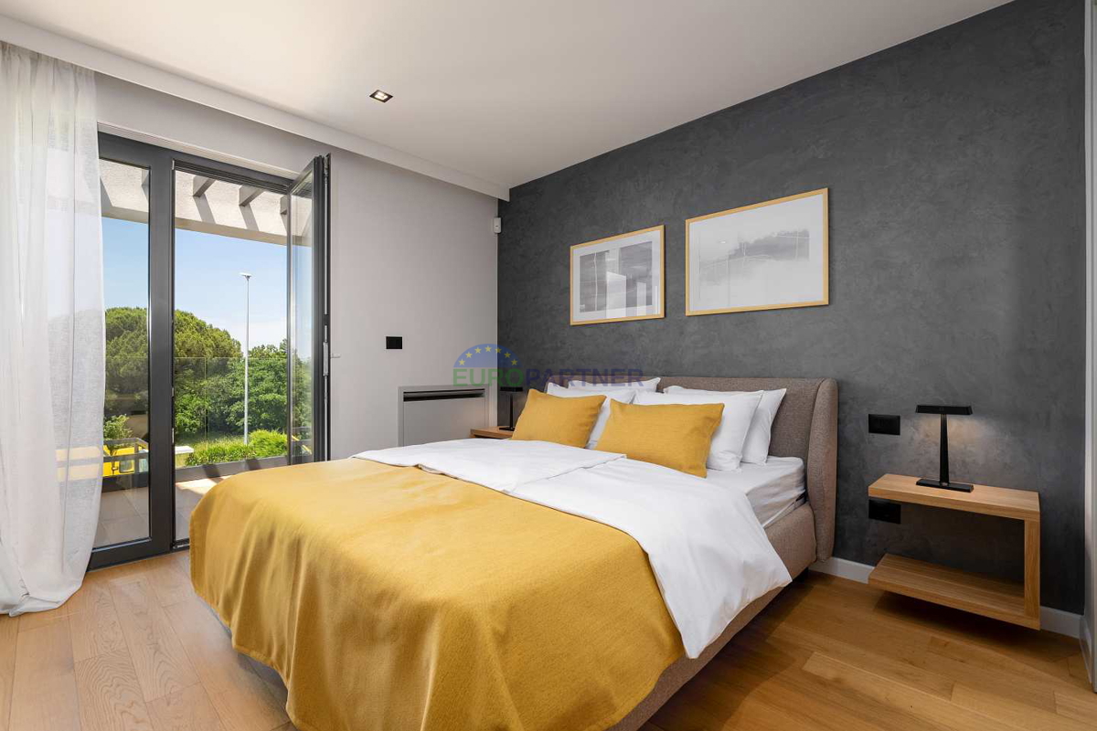 Villa moderna con vista mare, Parenzo, a 900 metri dal mare