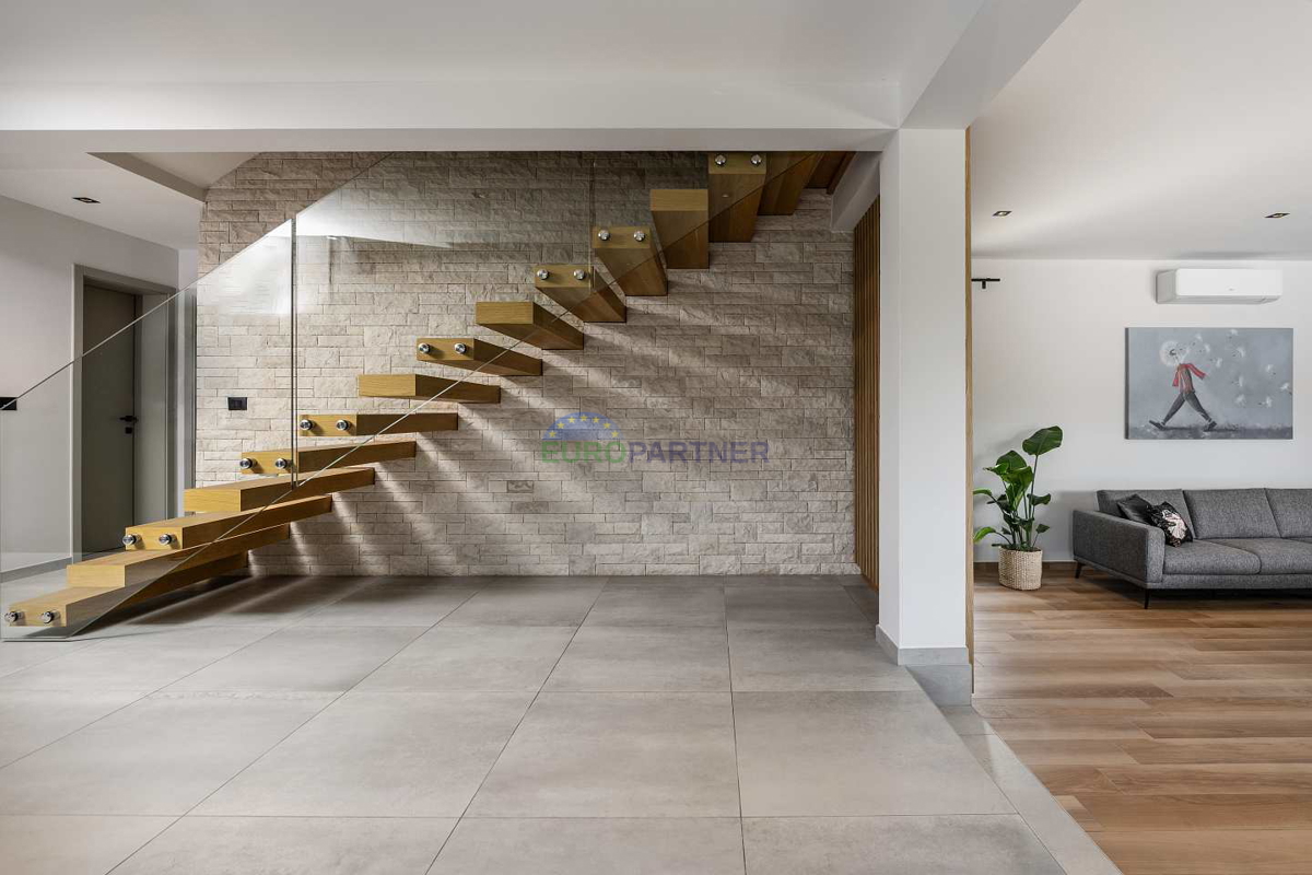 Villa moderna con vista mare, Parenzo, a 900 metri dal mare