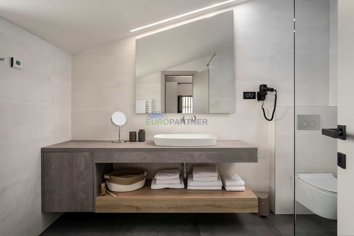 Villa moderna con vista mare, Parenzo, a 900 metri dal mare