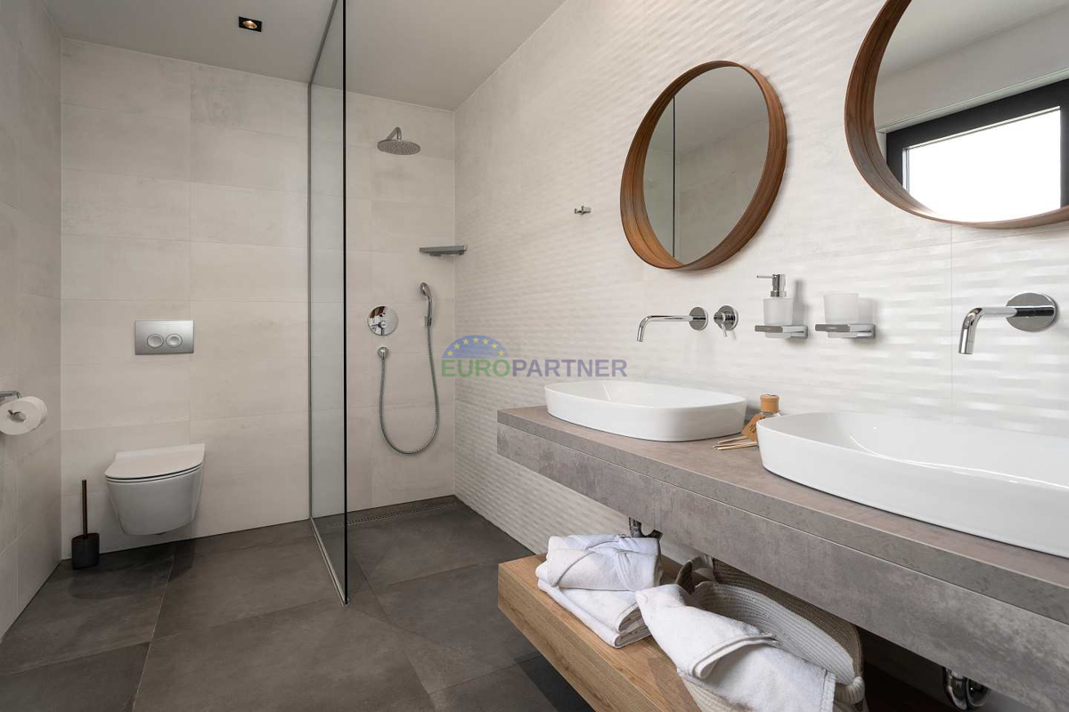 Villa moderna con vista mare, Parenzo, a 900 metri dal mare