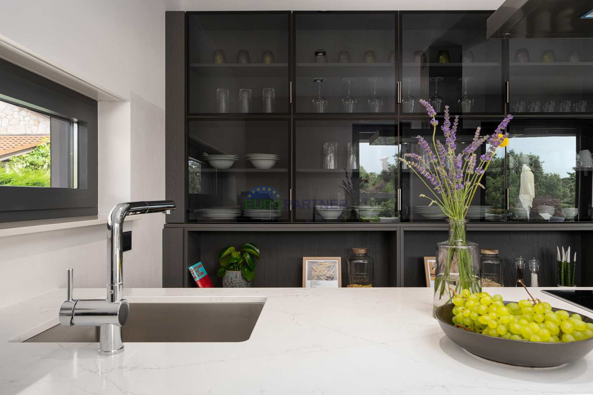 Villa moderna con vista mare, Parenzo, a 900 metri dal mare