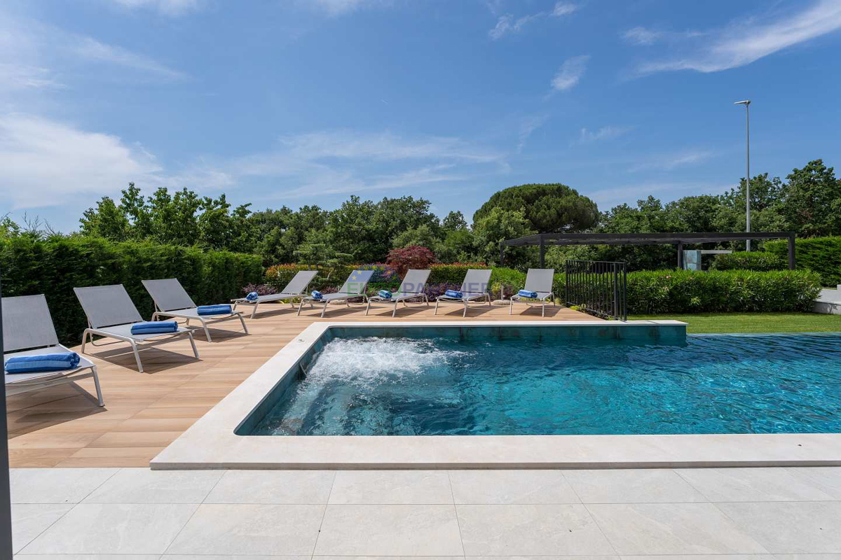 Villa moderna con vista mare, Parenzo, a 900 metri dal mare