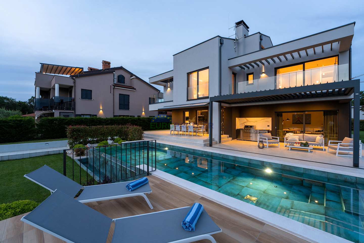 Villa moderna con vista mare, Parenzo, a 900 metri dal mare