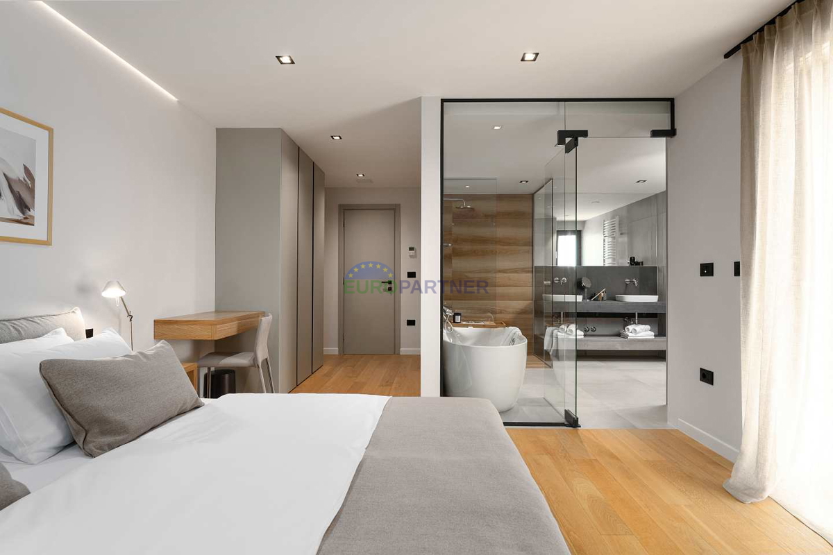 Villa moderna con vista mare, Parenzo, a 900 metri dal mare