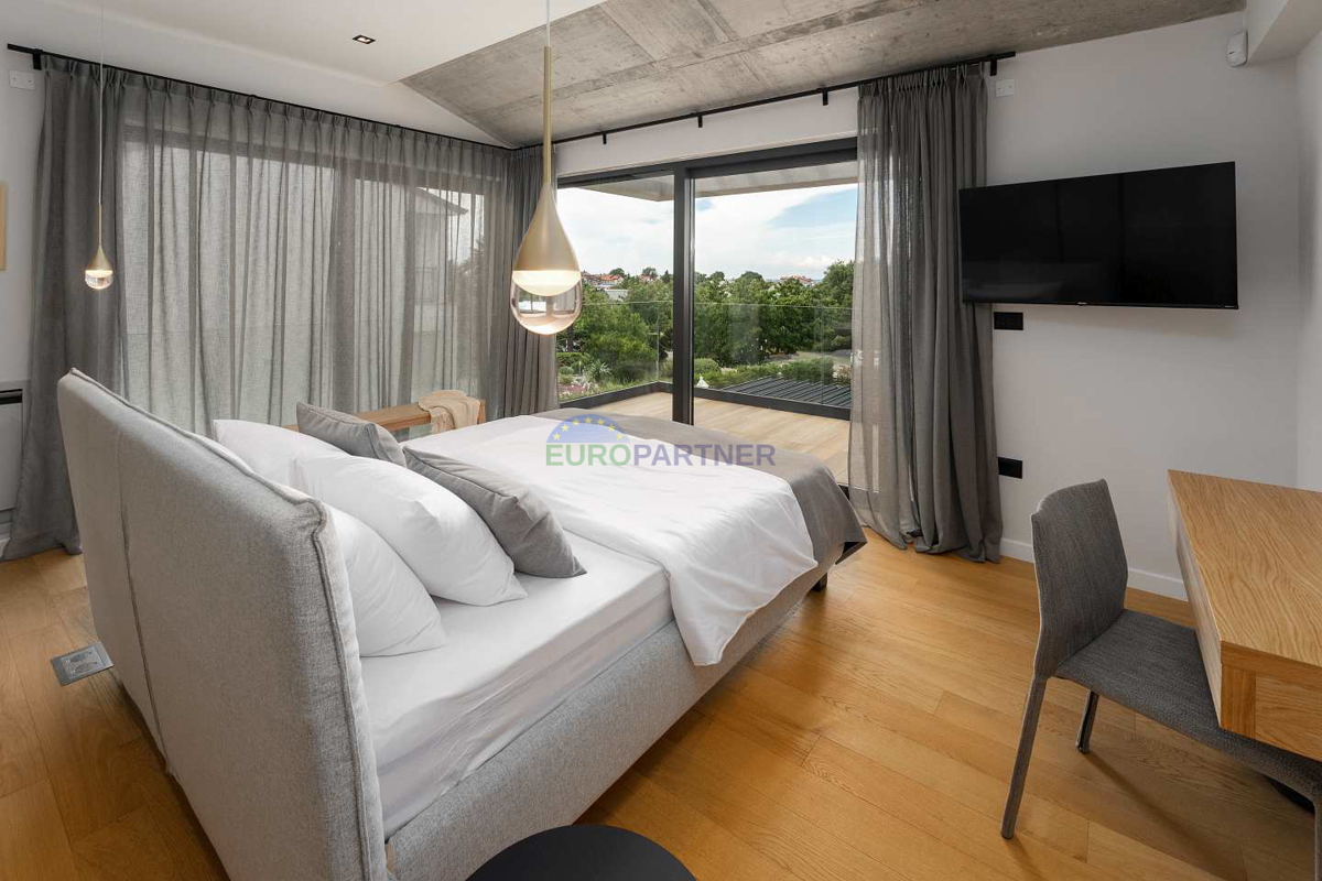 Villa moderna con vista mare, Parenzo, a 900 metri dal mare