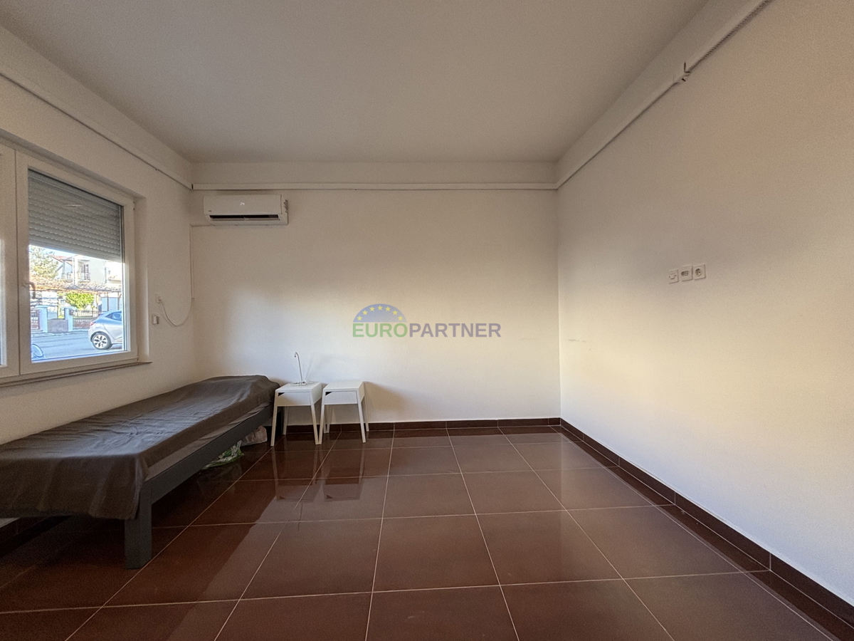 Istria, Parenzo, locale commerciale a 200 metri dal mare