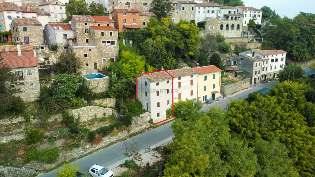 Vecchia casa in pietra d&apos;Istria da ristrutturare, Montona