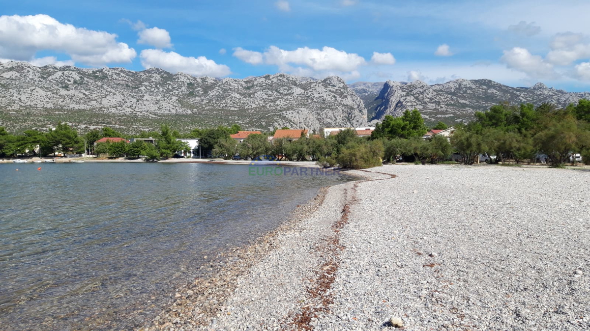 Starigrad-Paklenica, Terra in una splendida posizione