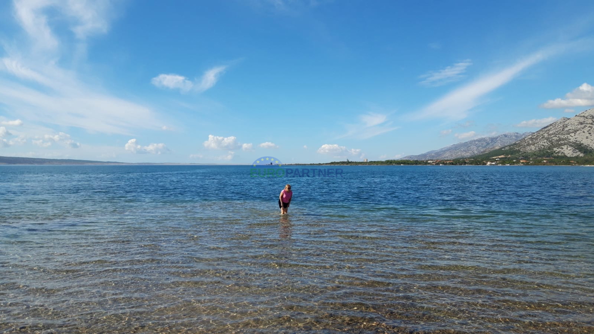 Starigrad-Paklenica, Terra in una splendida posizione