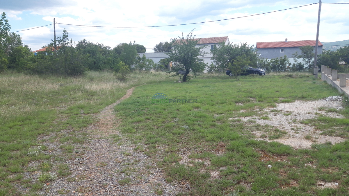 Starigrad-Paklenica, Terra in una splendida posizione