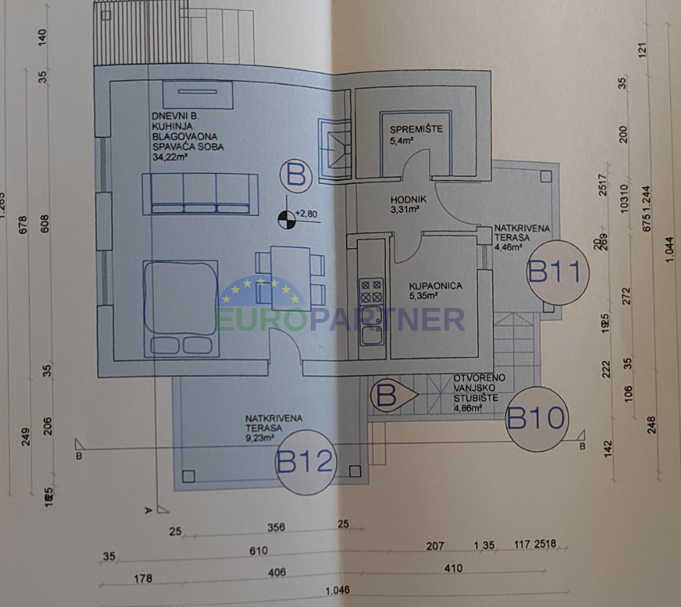 Casa indipendente con due appartamenti nelle immediate vicinanze di Parenzo