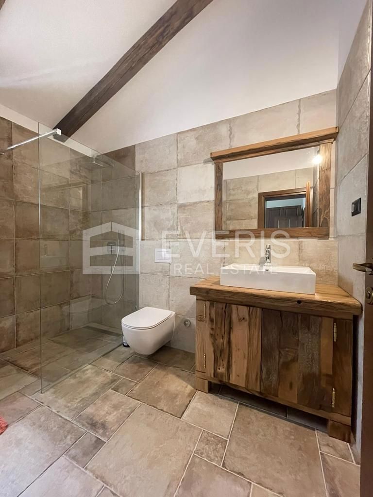 Hlapa, Dobrinj, 220m2