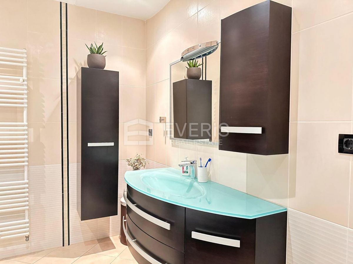 Hosti, Rijeka, 217m2