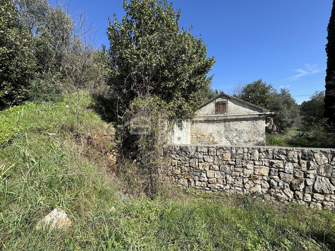 Sveta Marina, Raša, 865m2