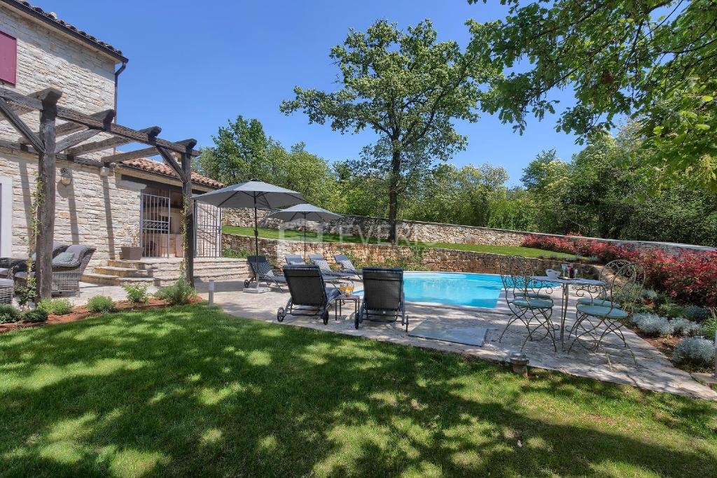 Muntrilj, Tinjan, 245m2