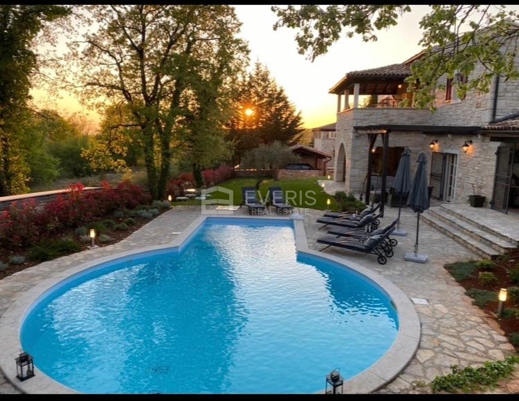 Muntrilj, Tinjan, 245m2