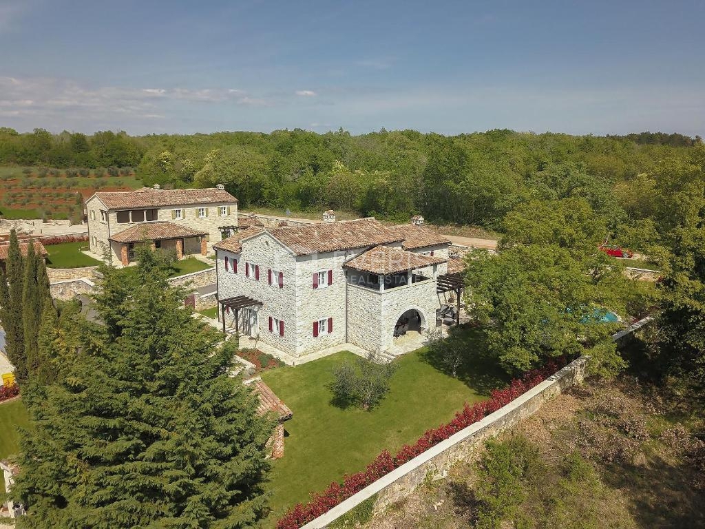 Muntrilj, Tinjan, 245m2