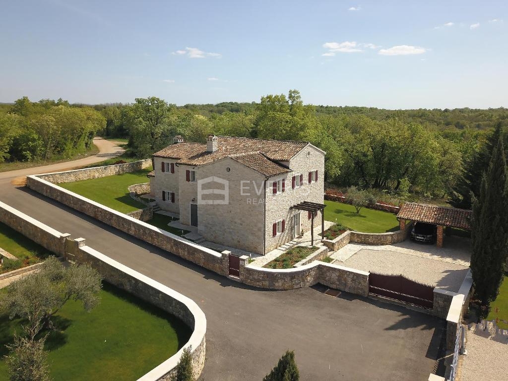 Muntrilj, Tinjan, 245m2