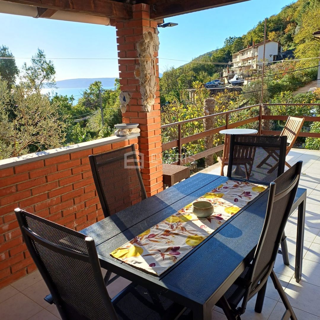 Mošćenička Draga, casa con 4 appartamenti, vista mare, giardino