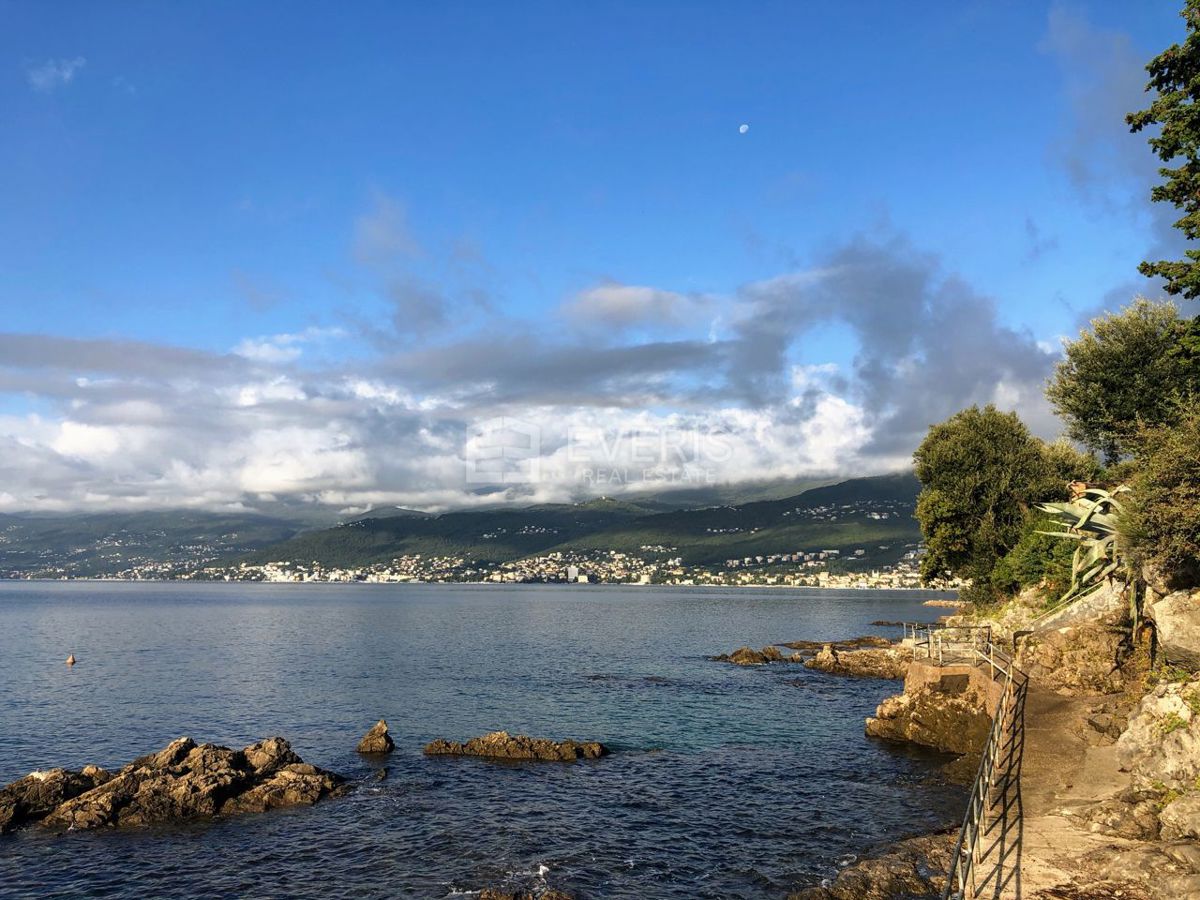 Rijeka, Bivio, sopra l’Hotel Hilton Costabella, 1.335 m2