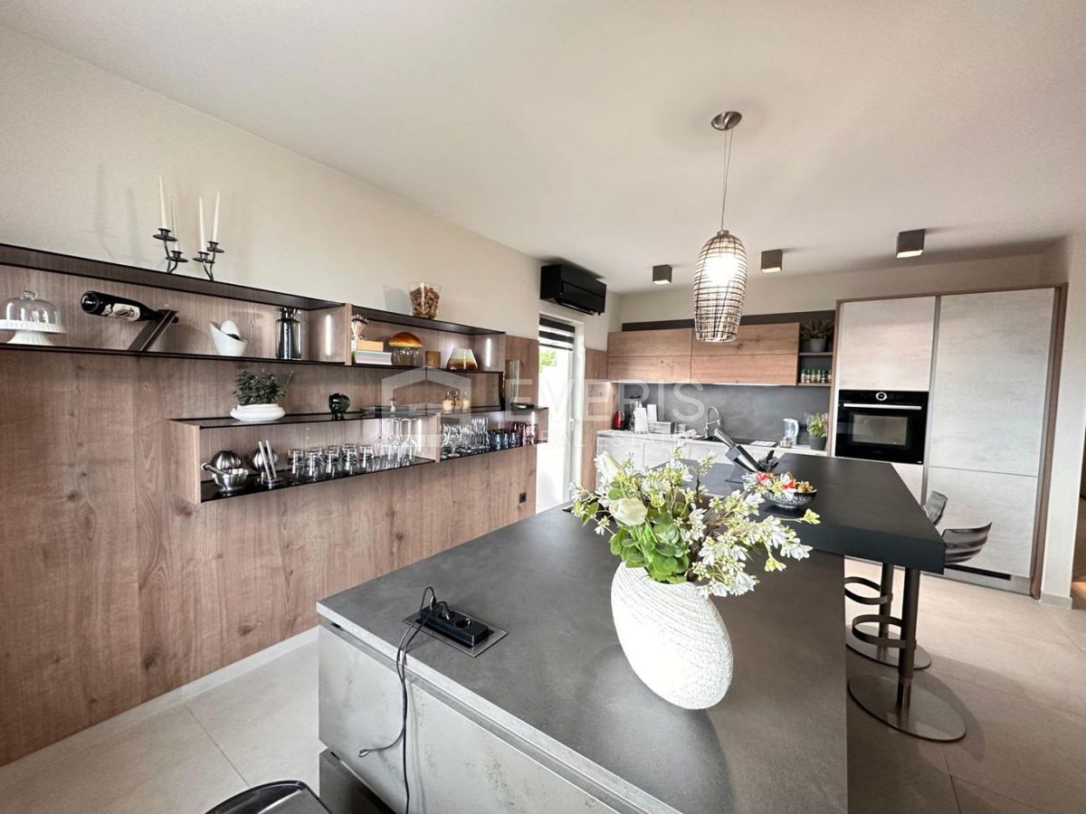 Hosti, Rijeka, 217m2