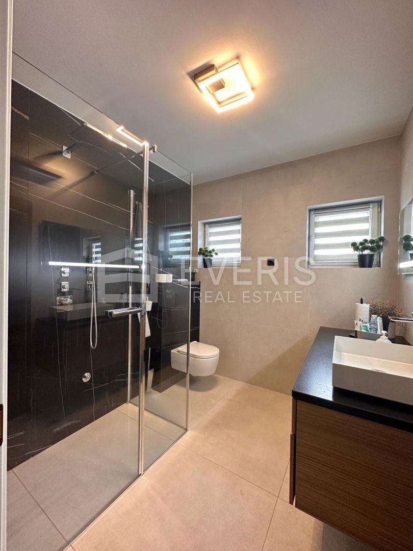 Hosti, Rijeka, 217m2