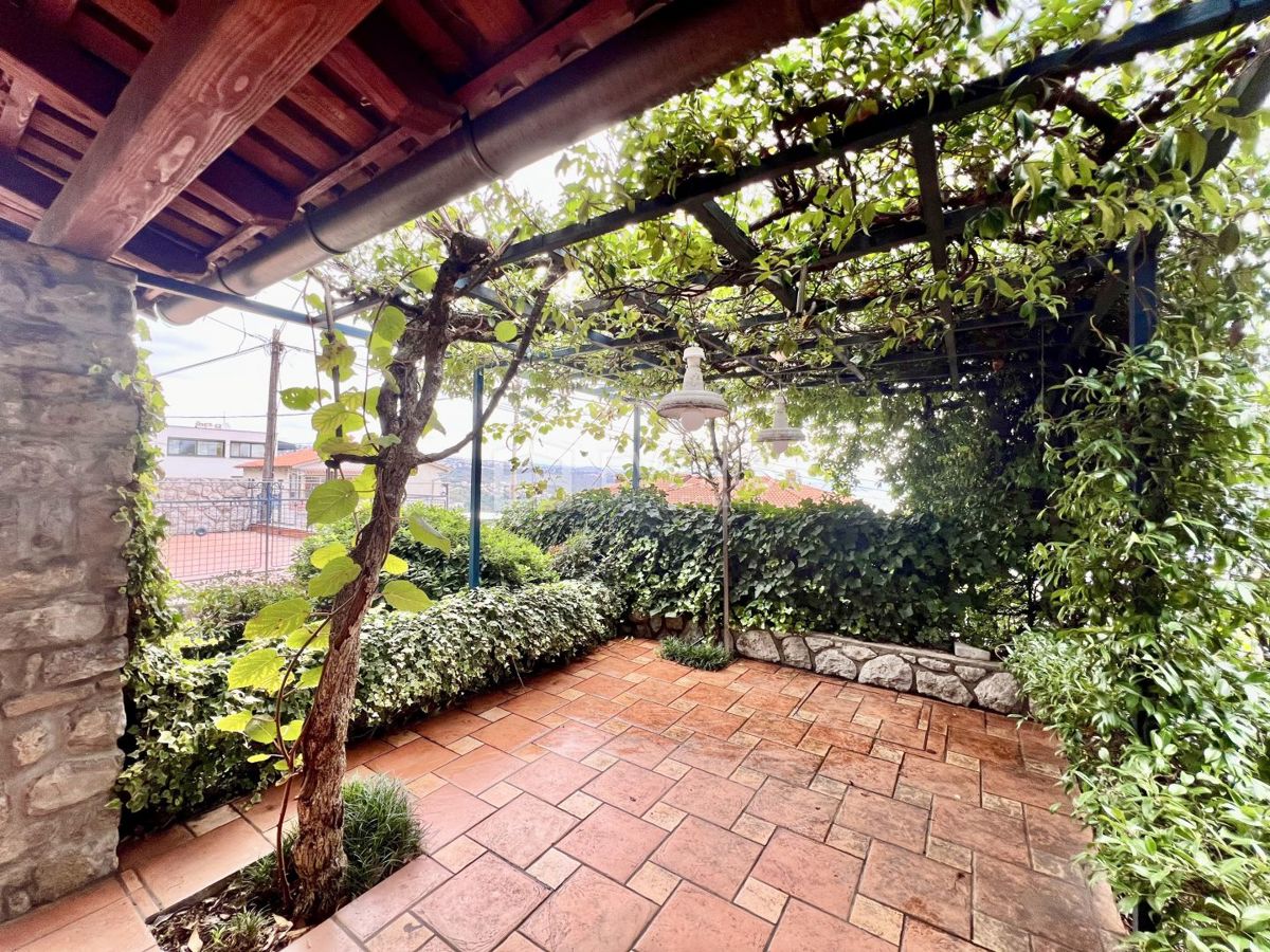 Pobri, Opatija - Okolica, 369m2