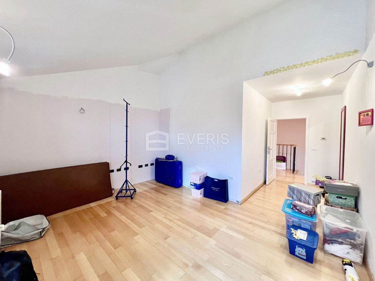 Pobri, Opatija - Okolica, 369m2