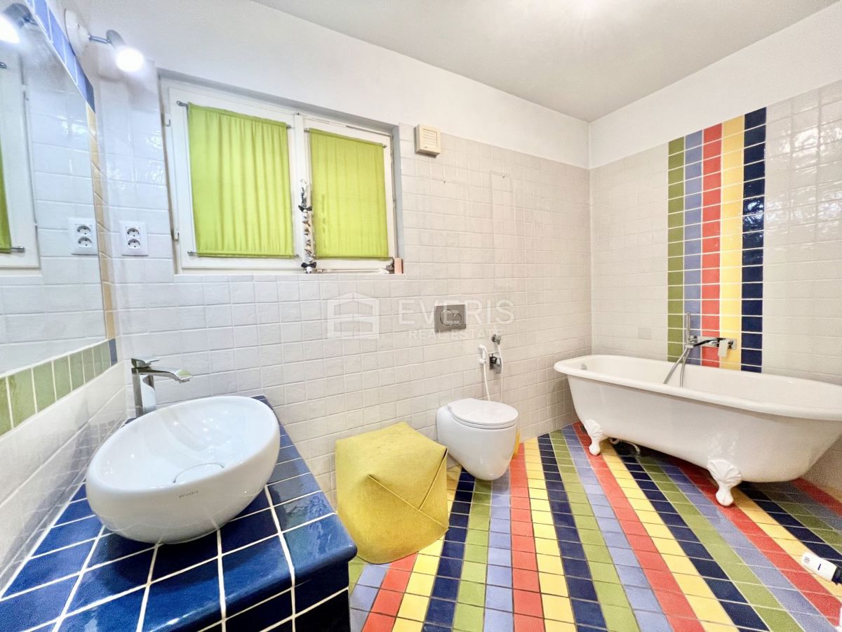 Pobri, Opatija - Okolica, 369m2