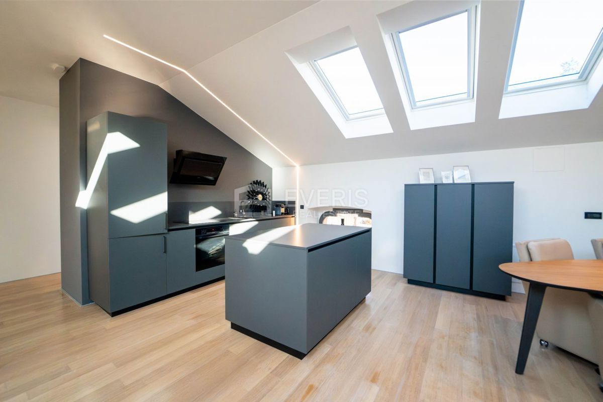 Pećine, Rijeka, 286 m2