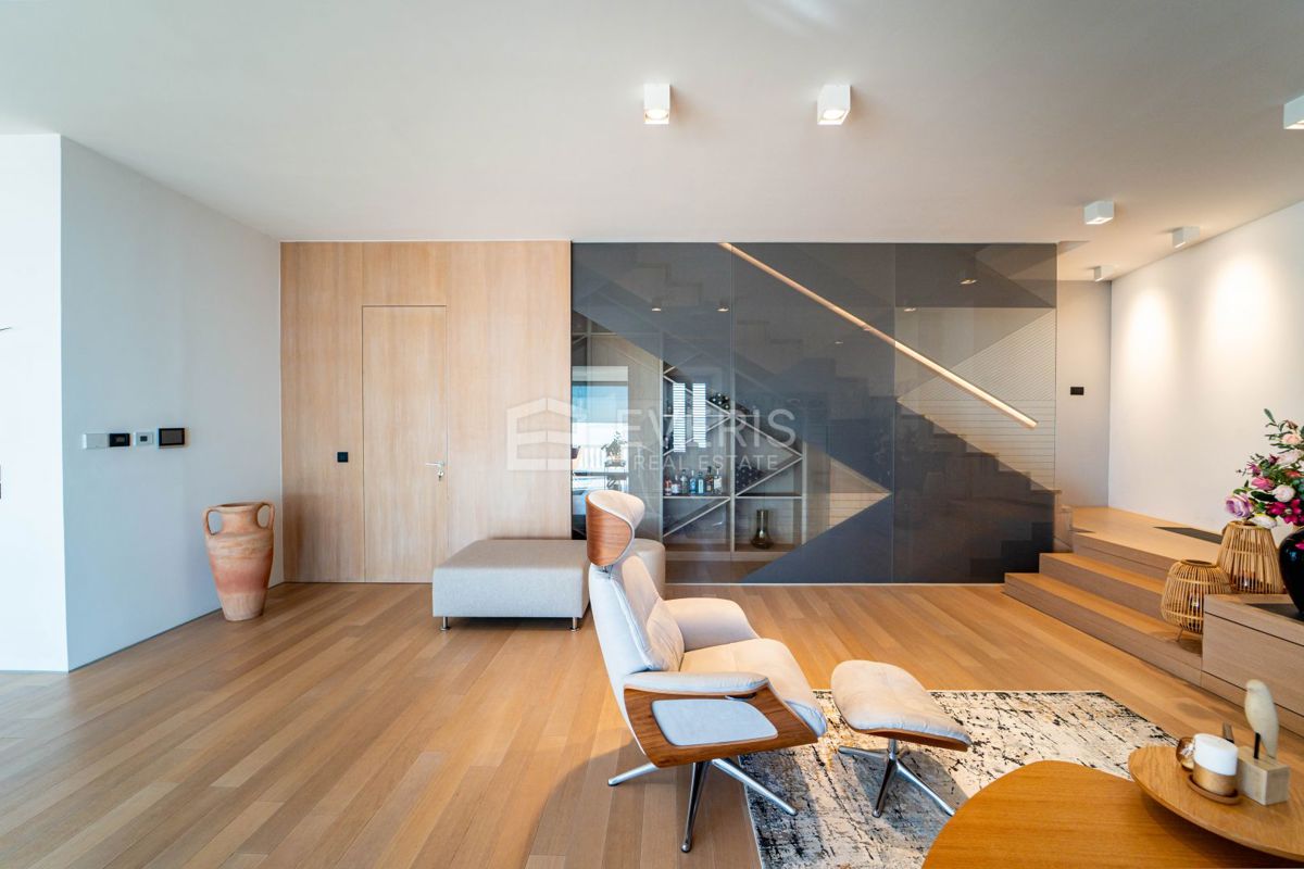 Pećine, Rijeka, 286 m2