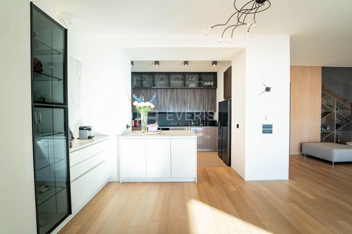 Pećine, Rijeka, 286 m2