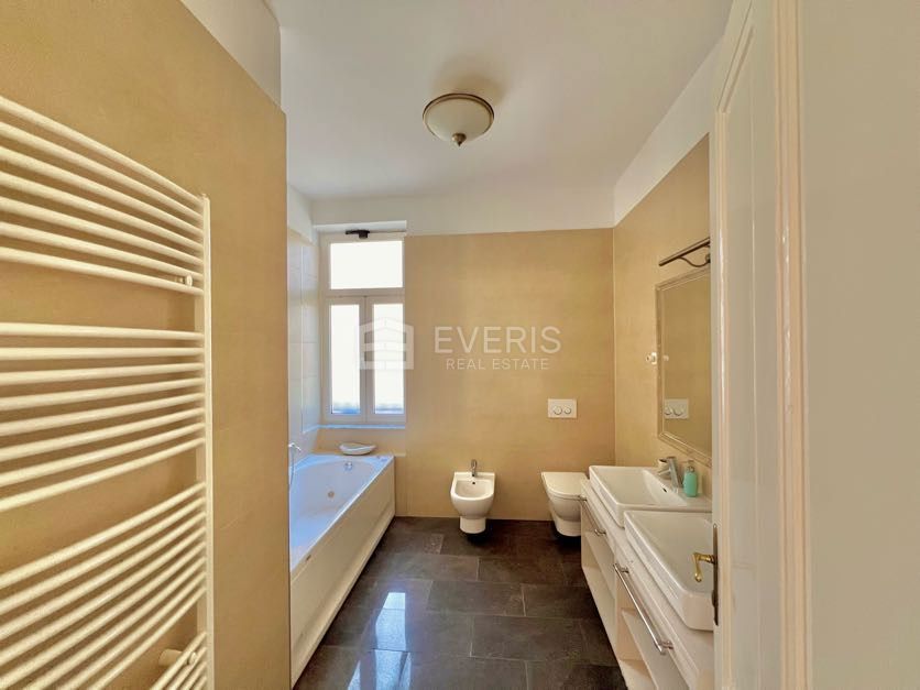 Opatija - Centar, Opatija, 200m2